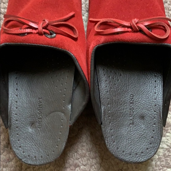 Lands’ End red suede clog size 7. - Picture 2 of 5